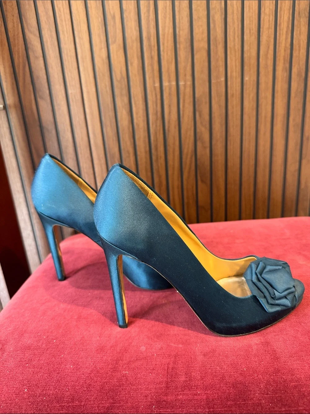 Badgley Mischka Black Satin Floral Peep Toe Heels | Size 7.5